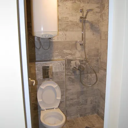 Luxury Neptune Center Apartment *